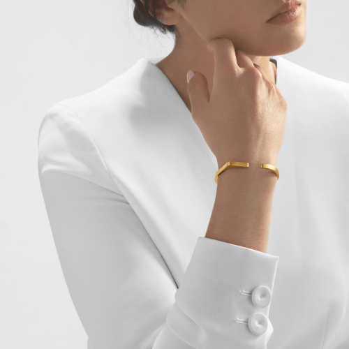 38.23 gram 24 kt Club Point Gold Bangle